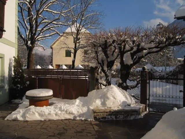 Egger شقة لينز